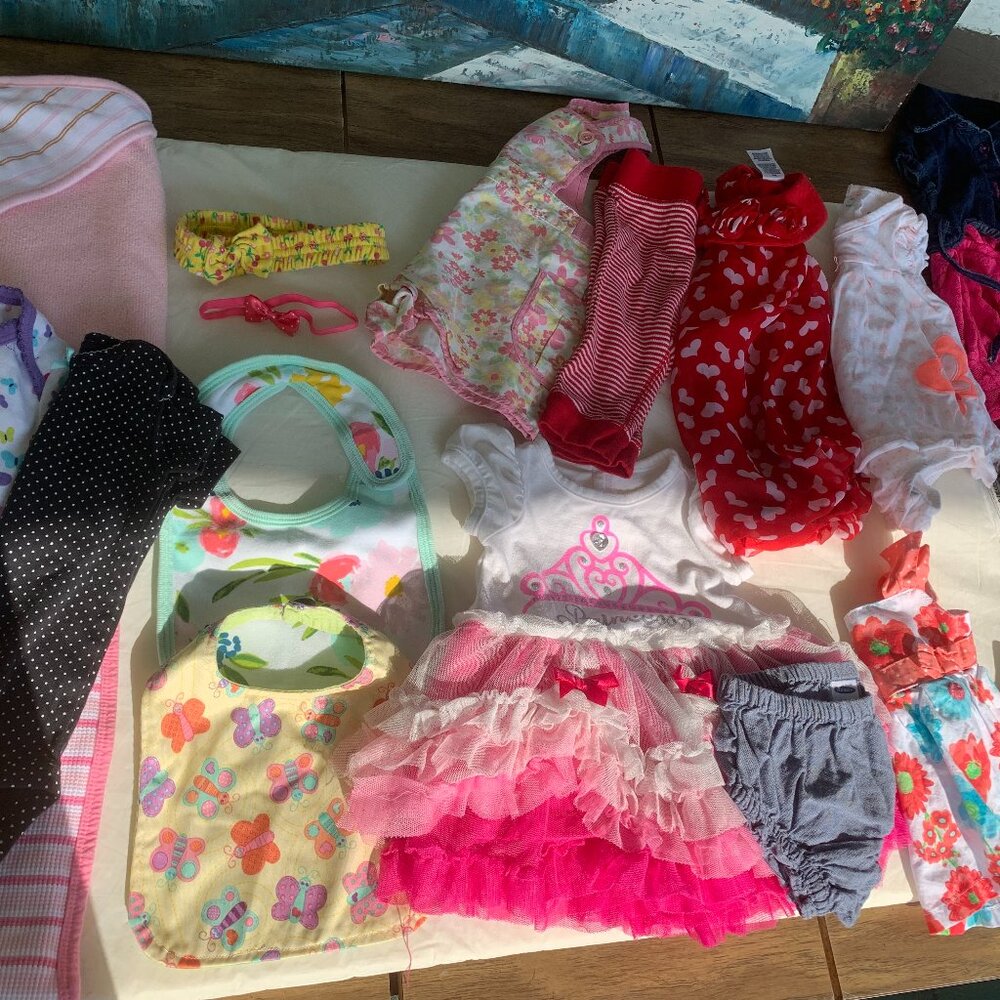 20 piece baby girl outfit blankets bundle size 3-6m